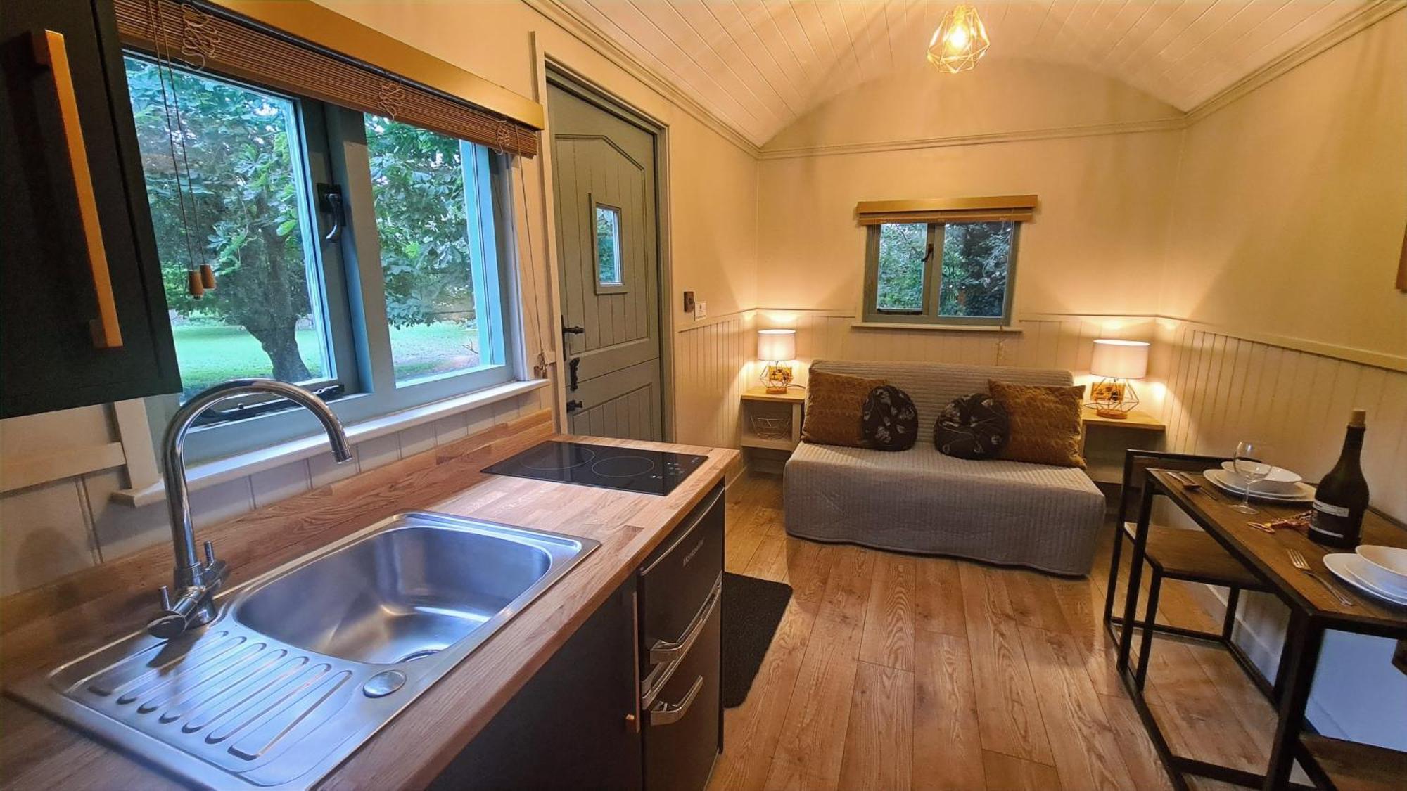 Готель Horsley Hale Farm Glamping Ілі Екстер'єр фото