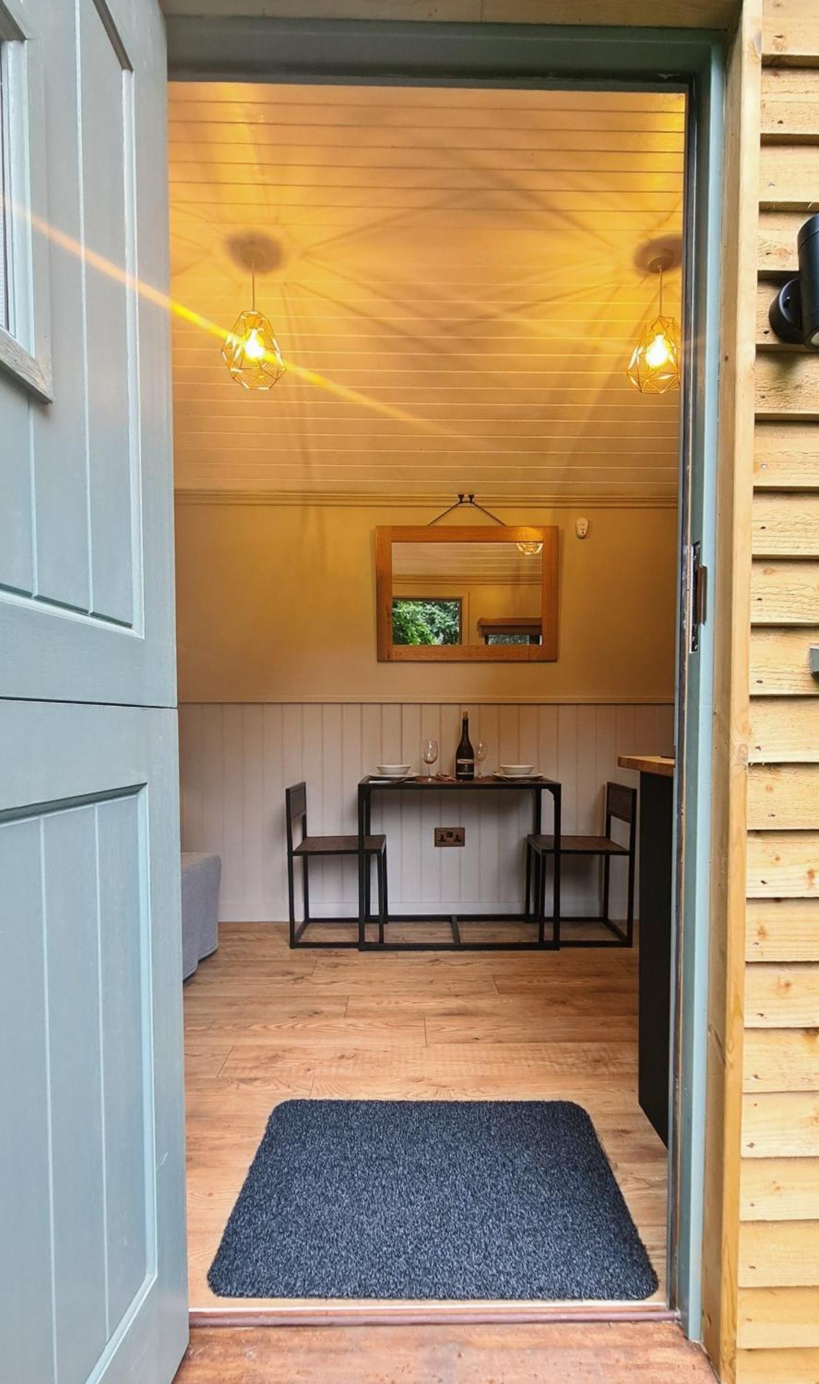 Готель Horsley Hale Farm Glamping Ілі Номер фото