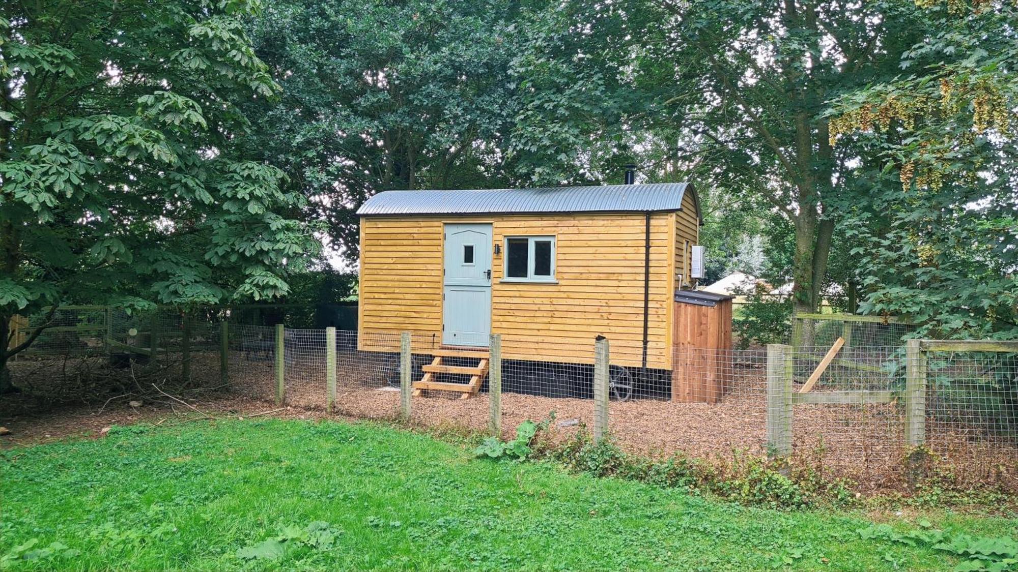 Готель Horsley Hale Farm Glamping Ілі Номер фото